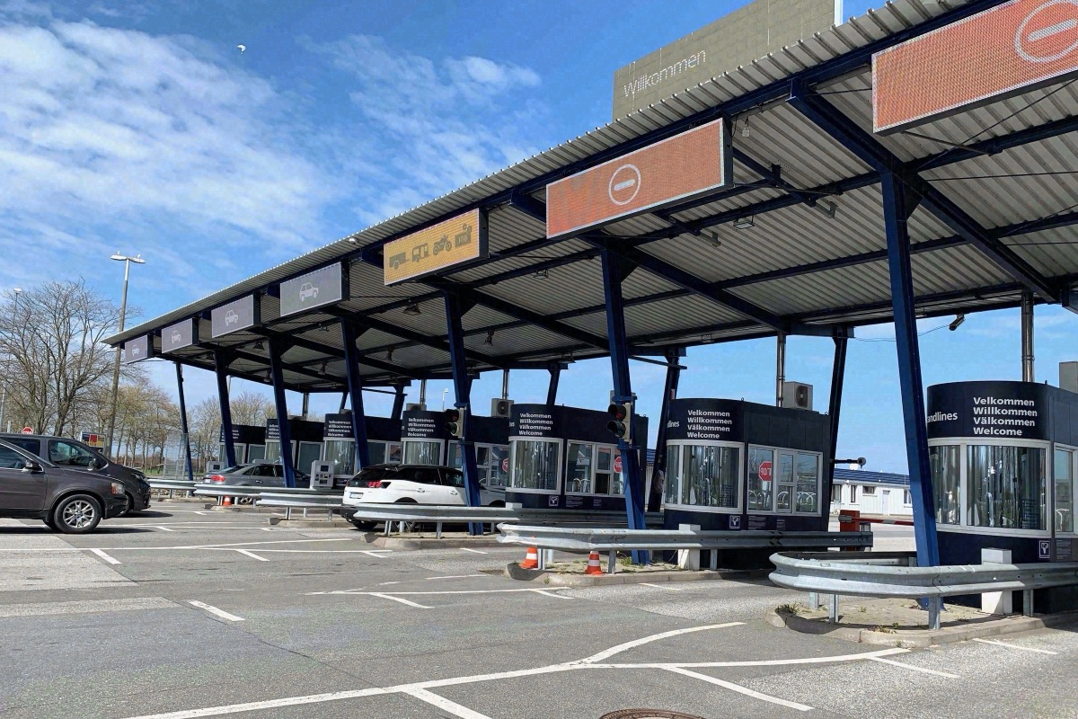 Check-in-Spuren am Scandlines-Fährterminal Puttgarden